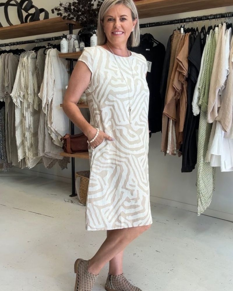 Nelia™ – Summer Dress with Round Neckline and Beautiful Print